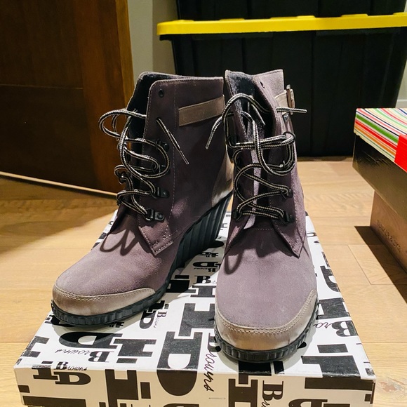 BFCM PRICE DROP  - Suede Chelsea Ankle Boots - Picture 4 of 7